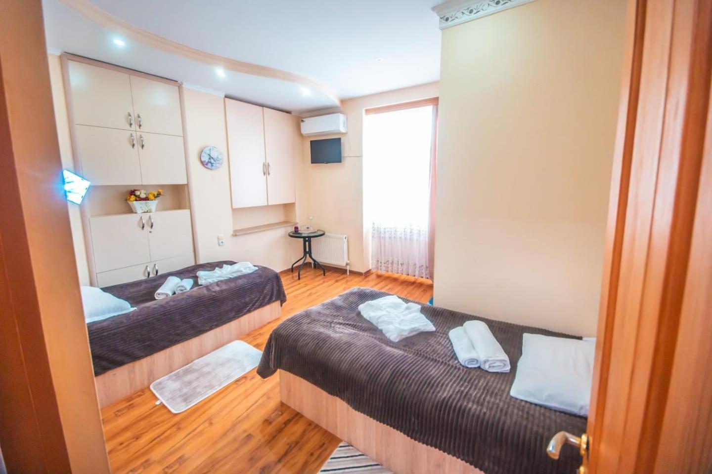 Hotel Caravan Palace Κουτάισι Εξωτερικό φωτογραφία