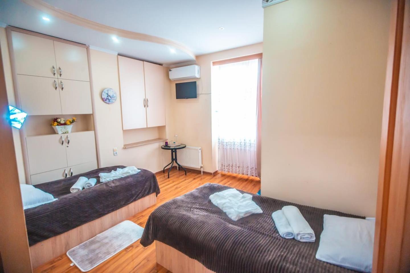 Hotel Caravan Palace Κουτάισι Εξωτερικό φωτογραφία
