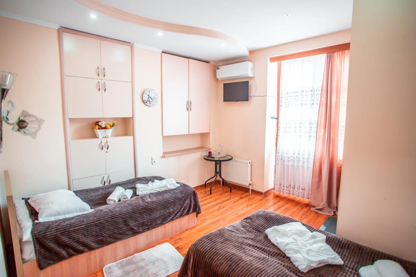 Hotel Caravan Palace Κουτάισι Εξωτερικό φωτογραφία